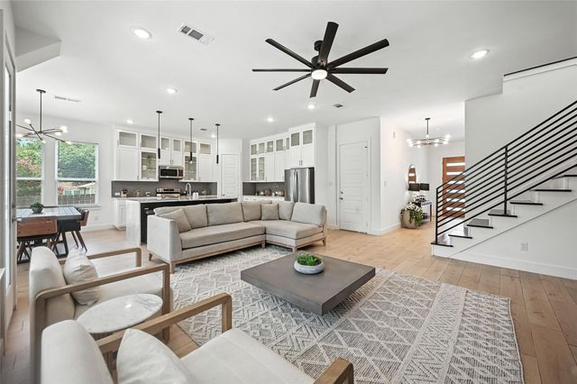 1338 E Kiest Boulevard, Dallas, TX 75216