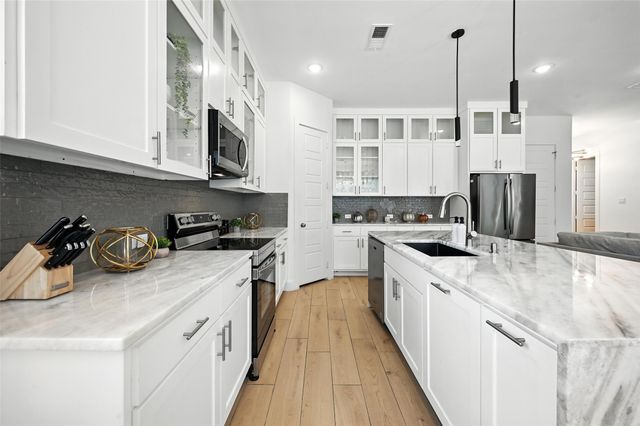 1338 E Kiest Boulevard, Dallas, TX 75216