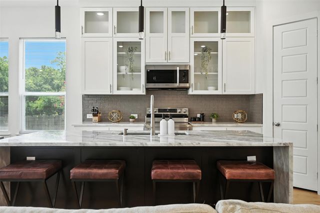 1338 E Kiest Boulevard, Dallas, TX 75216