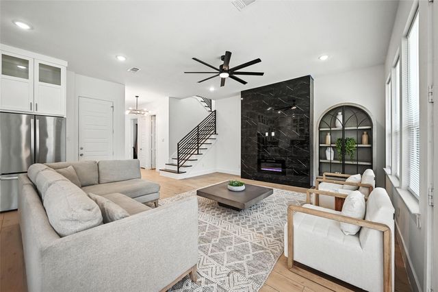 1338 E Kiest Boulevard, Dallas, TX 75216