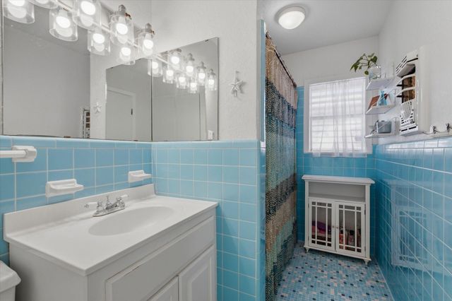 1918 51st Street, Galveston, TX 77551