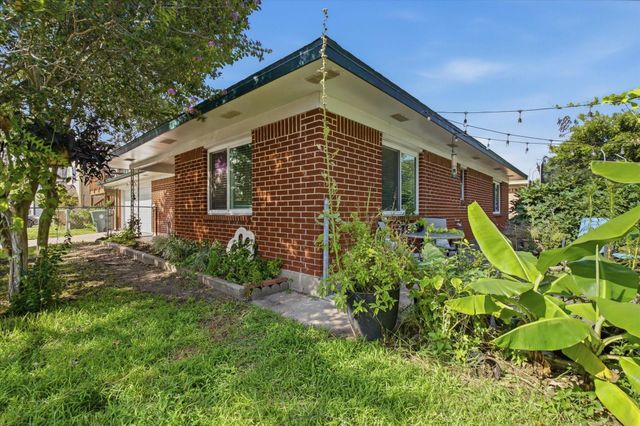 1918 51st Street, Galveston, TX 77551