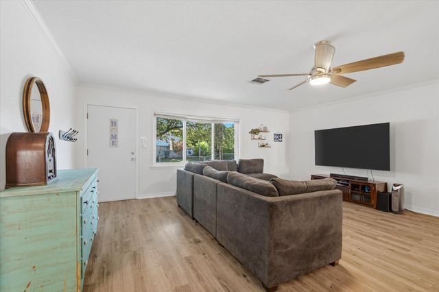 1918 51st Street, Galveston, TX 77551
