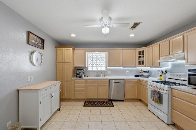1918 51st Street, Galveston, TX 77551