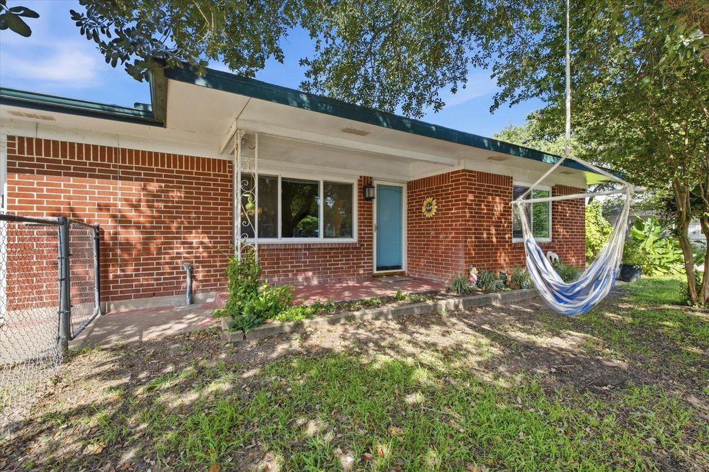 1918 51st Street, Galveston, TX 77551