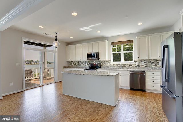 3956 HONEYSUCKLE DR, Edgewater, MD 21037