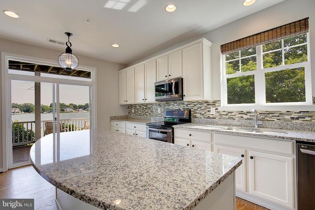 3956 HONEYSUCKLE DR, Edgewater, MD 21037