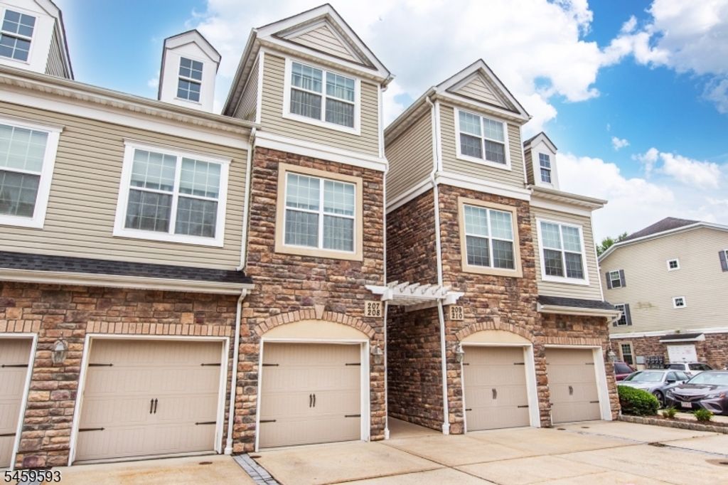 208 Welsh Pl, Morris Plains Boro, NJ 07950 — exterior