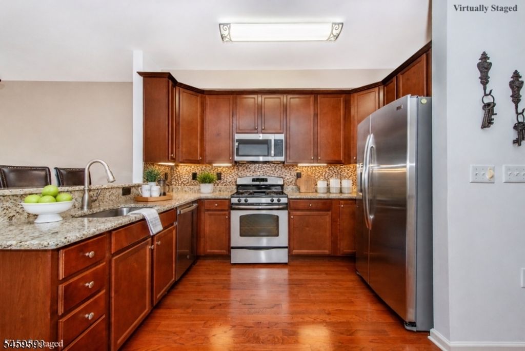 208 Welsh Pl, Morris Plains Boro, NJ 07950 — photo 2