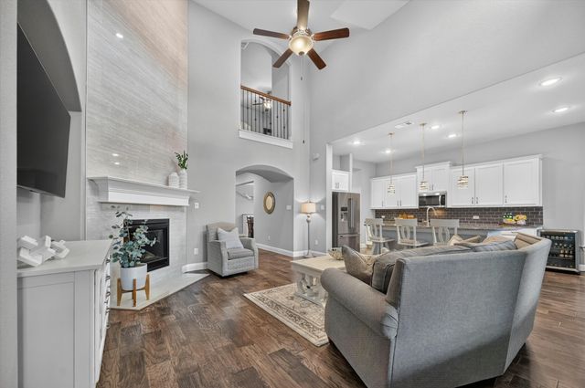 1812 Briscoe Drive, Lantana, TX 76226