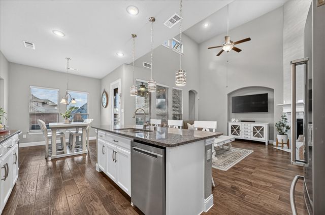 1812 Briscoe Drive, Lantana, TX 76226