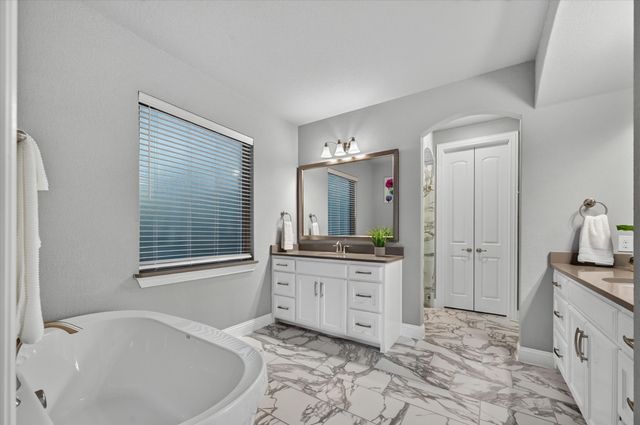 1812 Briscoe Drive, Lantana, TX 76226