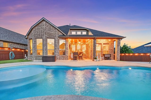 1812 Briscoe Drive, Lantana, TX 76226
