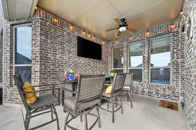 1812 Briscoe Drive, Lantana, TX 76226