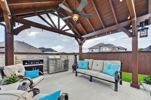 1812 Briscoe Drive, Lantana, TX 76226