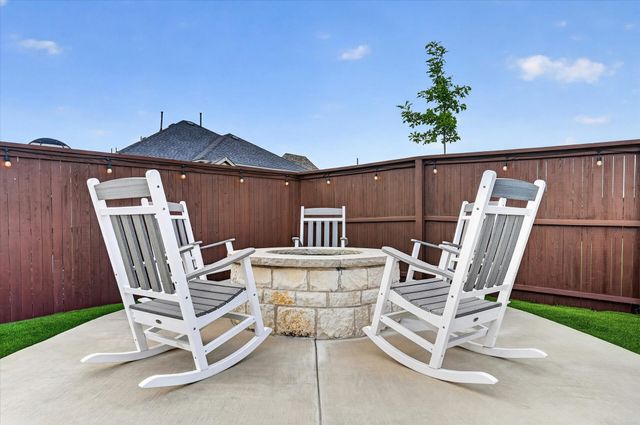 1812 Briscoe Drive, Lantana, TX 76226