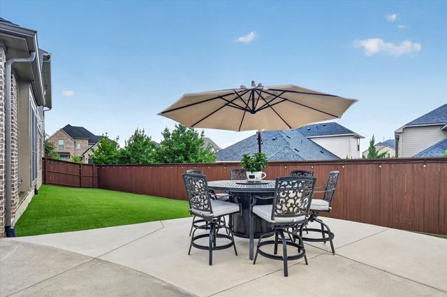 1812 Briscoe Drive, Lantana, TX 76226
