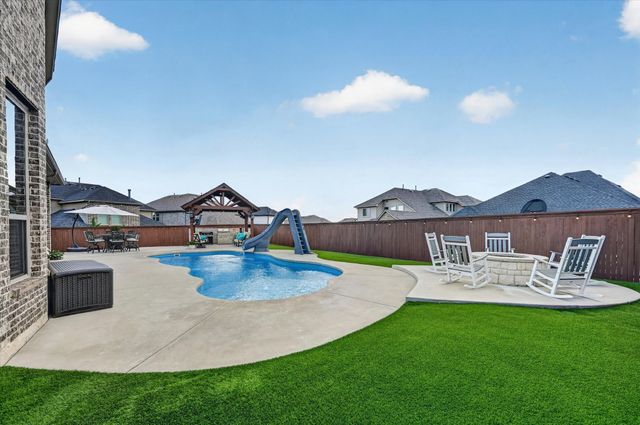 1812 Briscoe Drive, Lantana, TX 76226