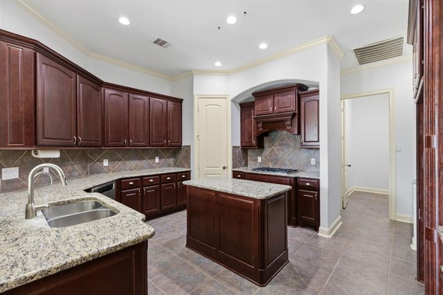 935 Poydras Street, Sugar Land, TX 77498