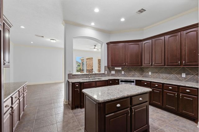 935 Poydras Street, Sugar Land, TX 77498