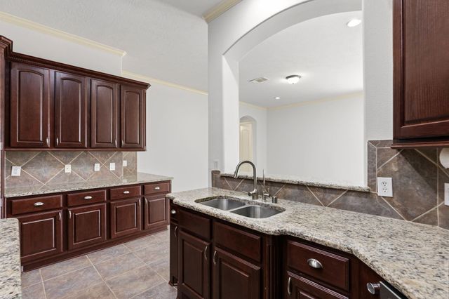 935 Poydras Street, Sugar Land, TX 77498