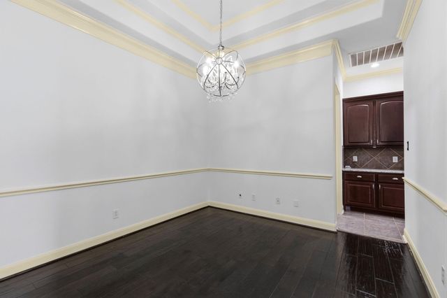 935 Poydras Street, Sugar Land, TX 77498