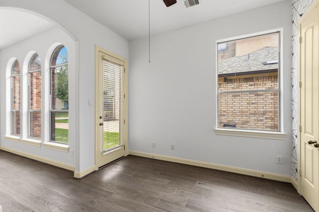 935 Poydras Street, Sugar Land, TX 77498