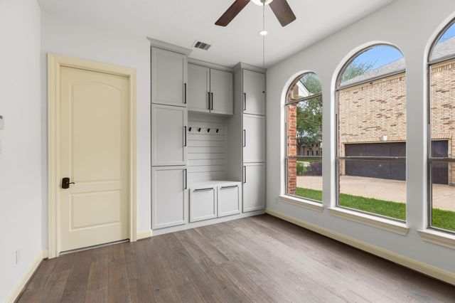 935 Poydras Street, Sugar Land, TX 77498