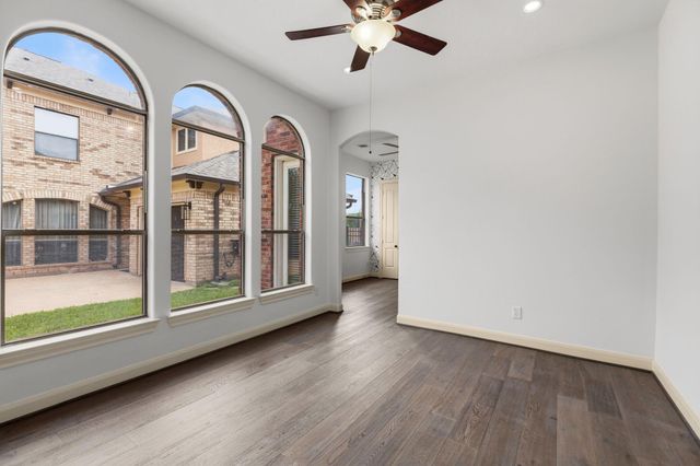 935 Poydras Street, Sugar Land, TX 77498