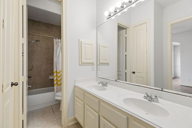 935 Poydras Street, Sugar Land, TX 77498