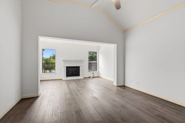 935 Poydras Street, Sugar Land, TX 77498