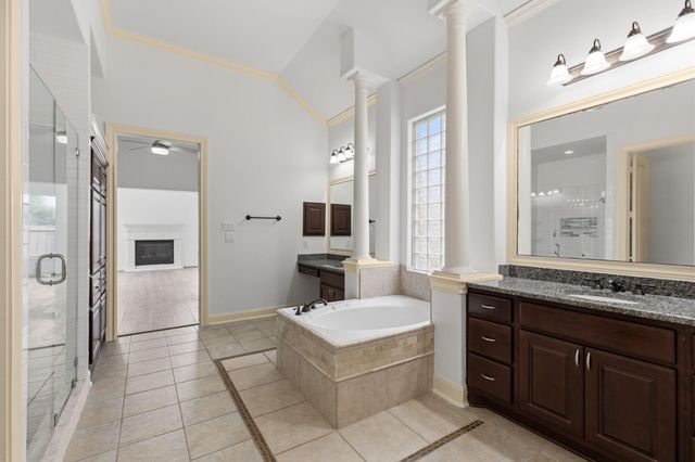 935 Poydras Street, Sugar Land, TX 77498