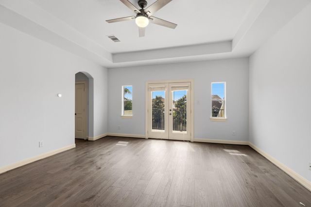 935 Poydras Street, Sugar Land, TX 77498