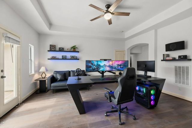935 Poydras Street, Sugar Land, TX 77498