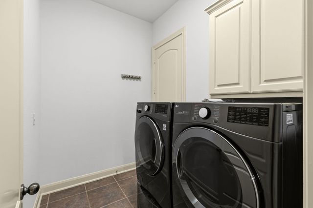 935 Poydras Street, Sugar Land, TX 77498