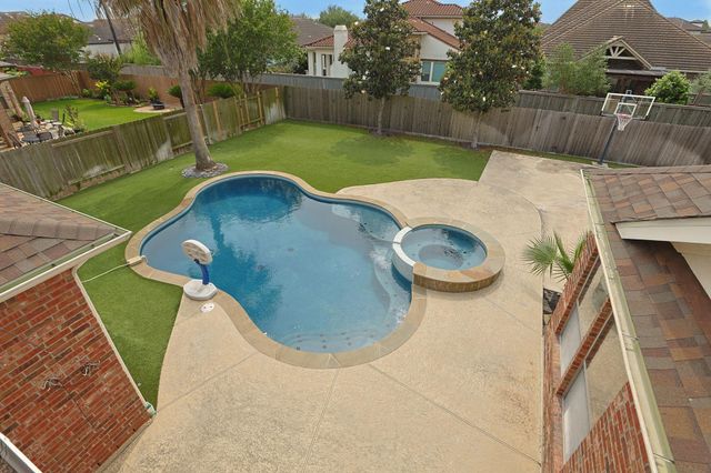 935 Poydras Street, Sugar Land, TX 77498