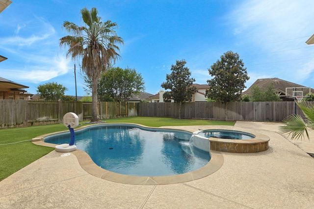 935 Poydras Street, Sugar Land, TX 77498