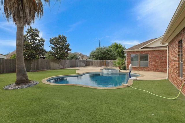 935 Poydras Street, Sugar Land, TX 77498