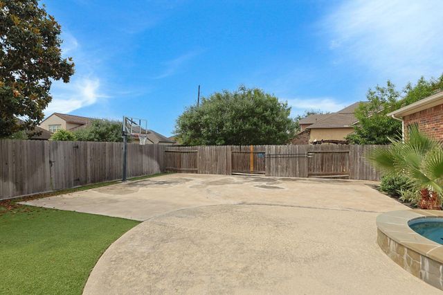 935 Poydras Street, Sugar Land, TX 77498