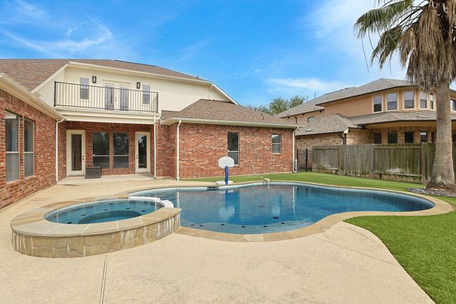 935 Poydras Street, Sugar Land, TX 77498