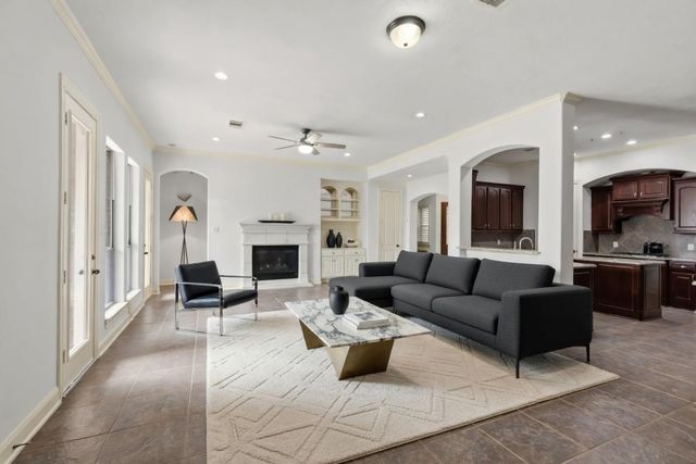 935 Poydras Street, Sugar Land, TX 77498