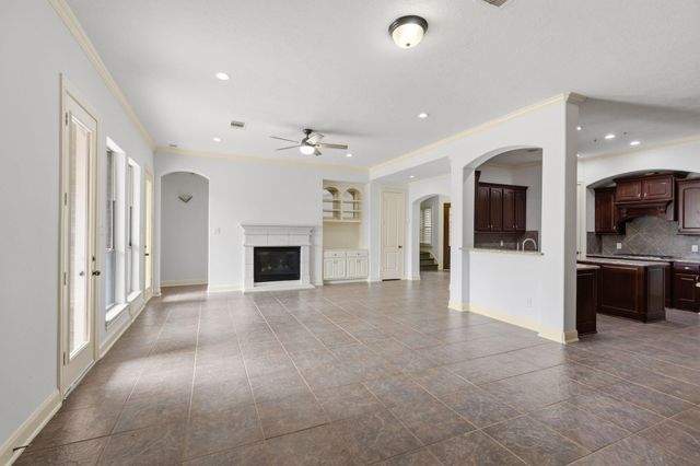 935 Poydras Street, Sugar Land, TX 77498
