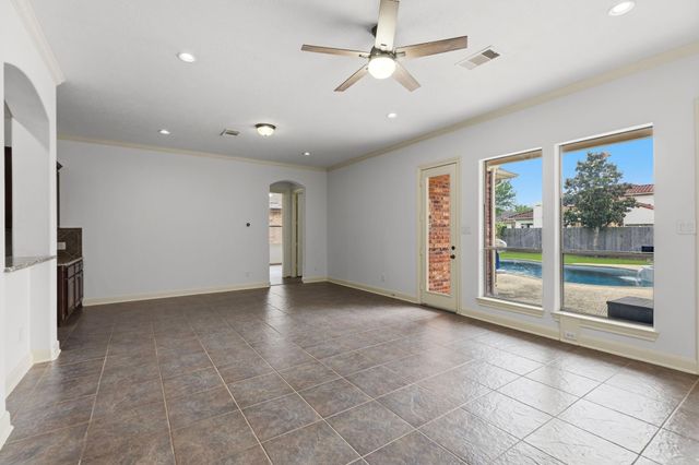 935 Poydras Street, Sugar Land, TX 77498