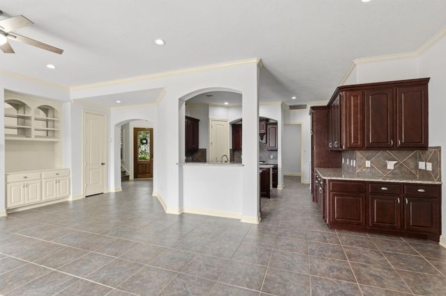 935 Poydras Street, Sugar Land, TX 77498