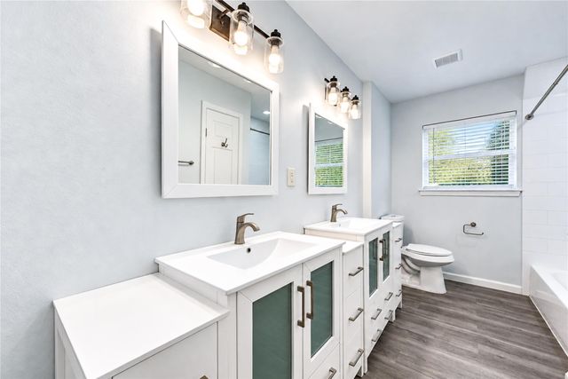 910 Cedar Lane, El Lago, TX 77586
