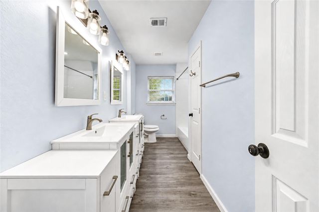 910 Cedar Lane, El Lago, TX 77586