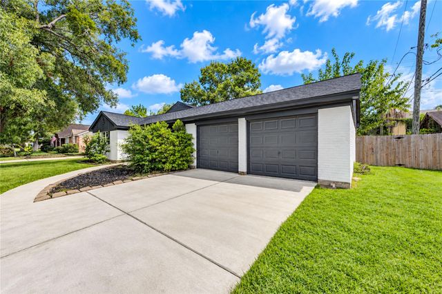 910 Cedar Lane, El Lago, TX 77586