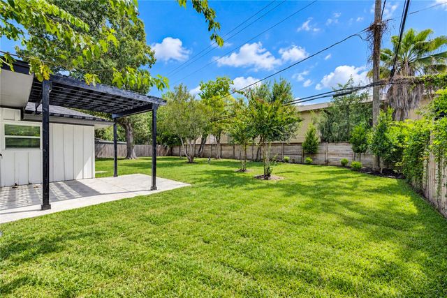 910 Cedar Lane, El Lago, TX 77586