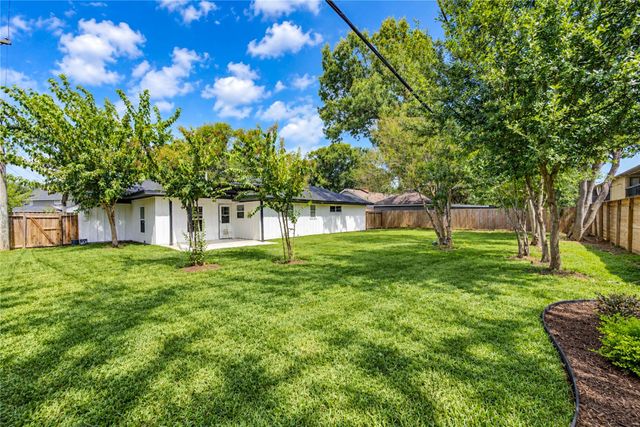 910 Cedar Lane, El Lago, TX 77586