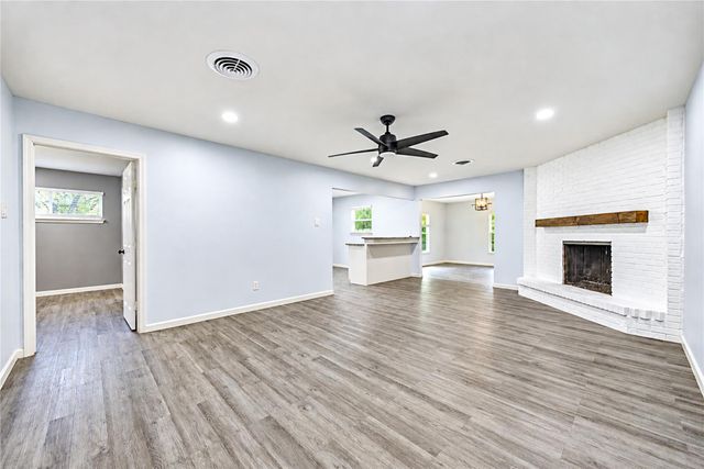 910 Cedar Lane, El Lago, TX 77586
